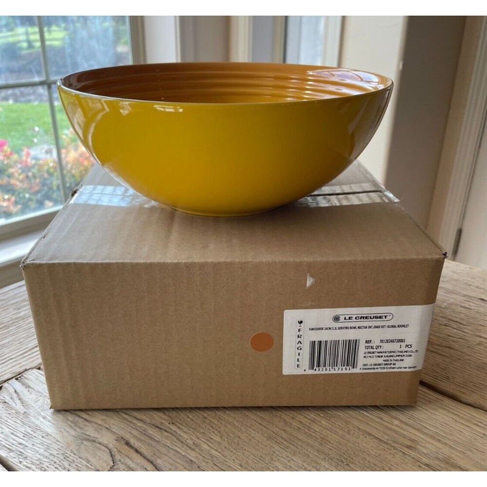Le Creuset Stoneware Vancouver Serving Bowl 24 cm 2.2 L  Nectar Yellow NEW